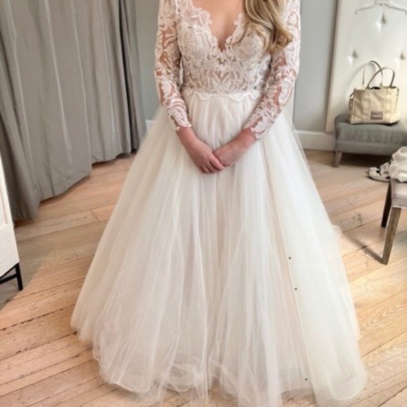 Wedding Dress - Picture 1 of 4